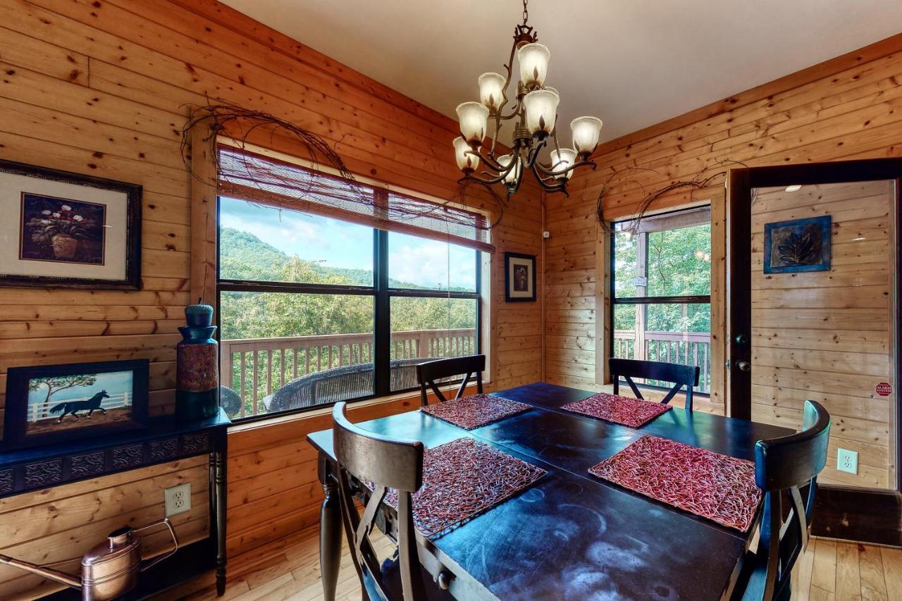 Вилла Red Roof Retreat Кливленд Экстерьер фото
