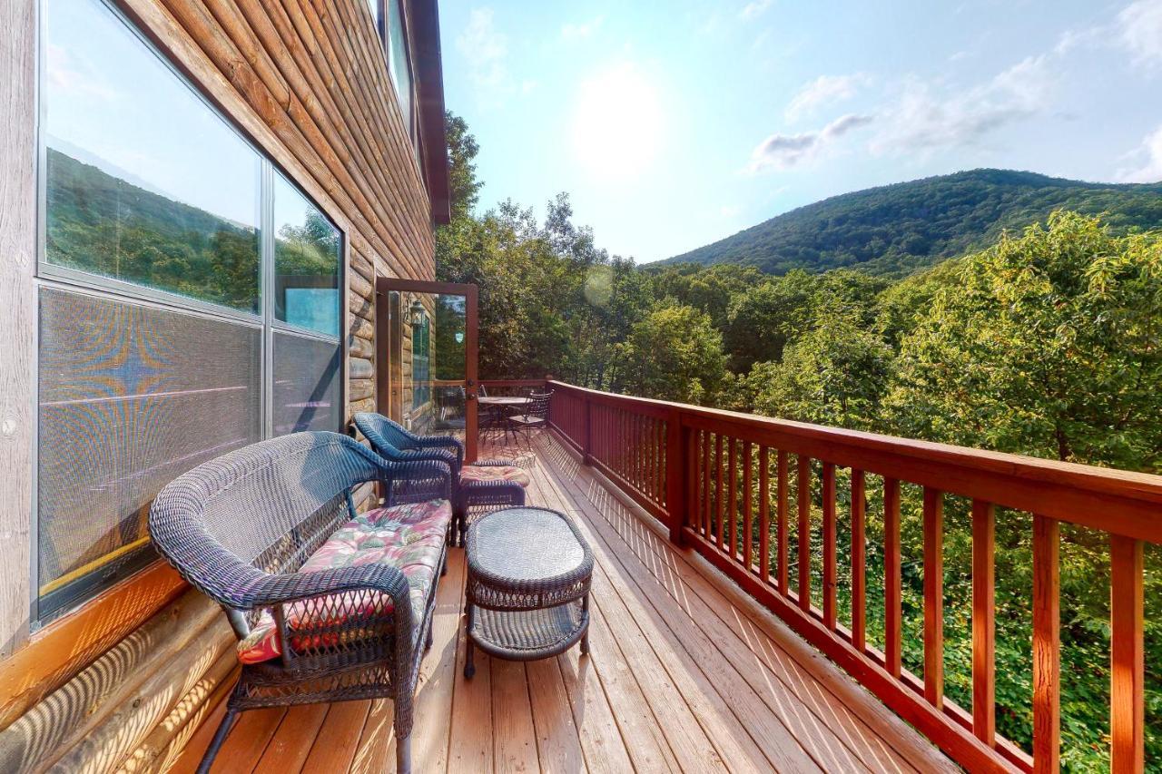 Вилла Red Roof Retreat Кливленд Экстерьер фото